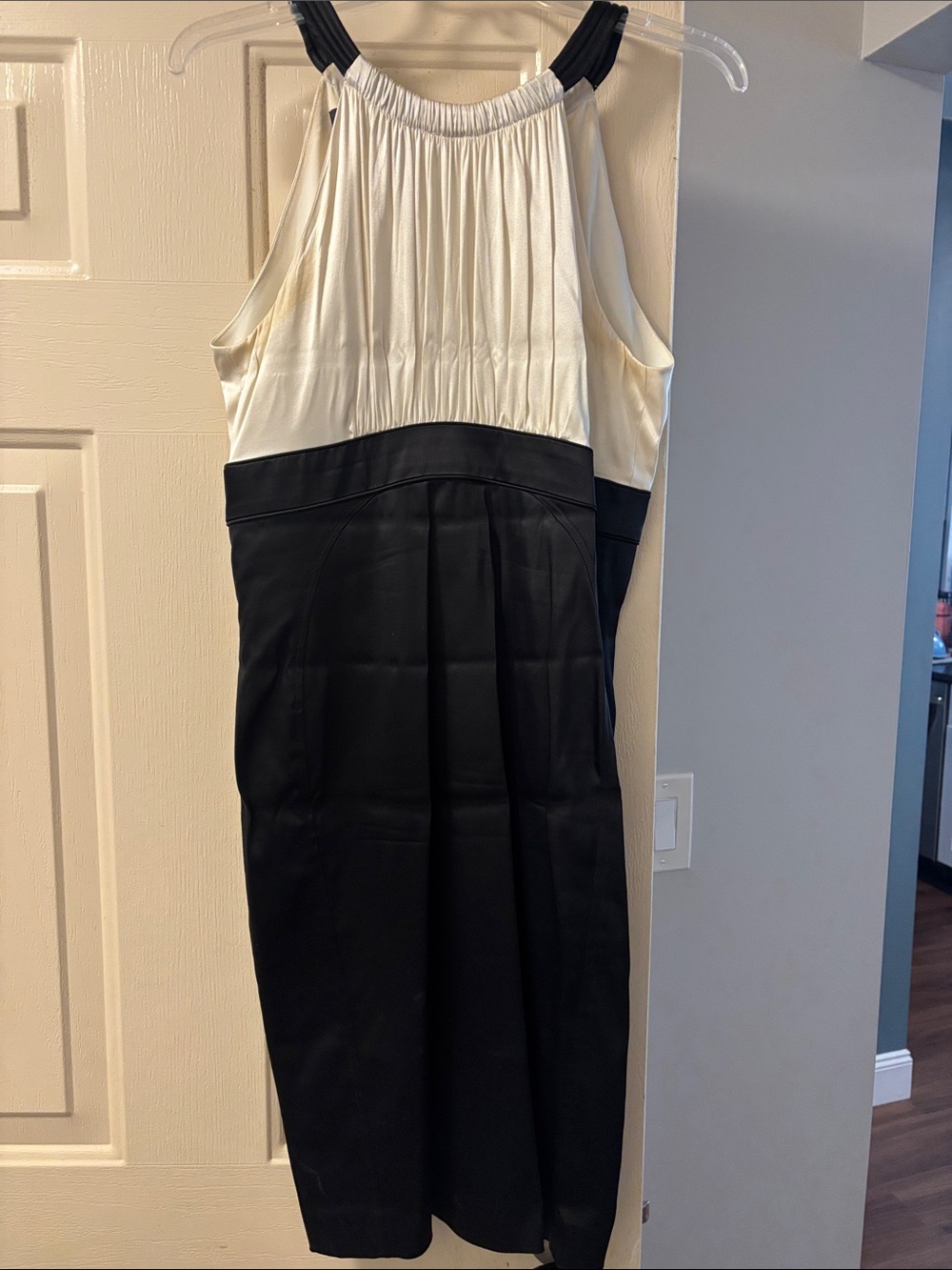 Jones New York Black and Cream Sleeveless Sheath Dress